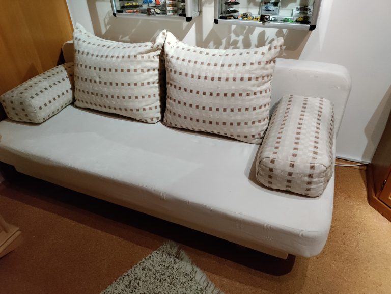Schlafcouch ausziehbar zu verkaufen