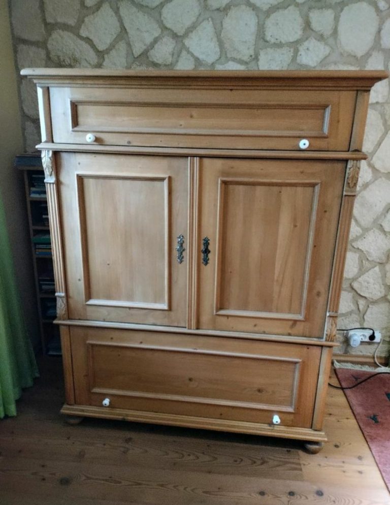 Fernsehschrank Fichte massiv zu verkaufen