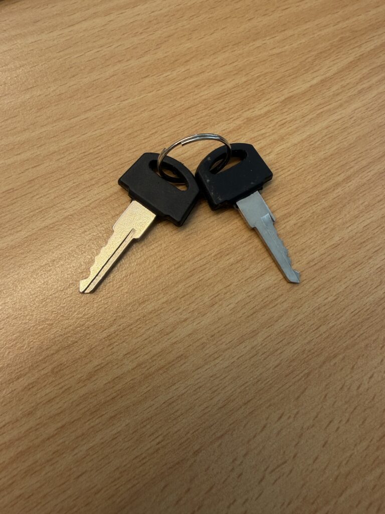 Es wurden 2 Schlüssel nähe Parkplatz der Schule aufgefunden
